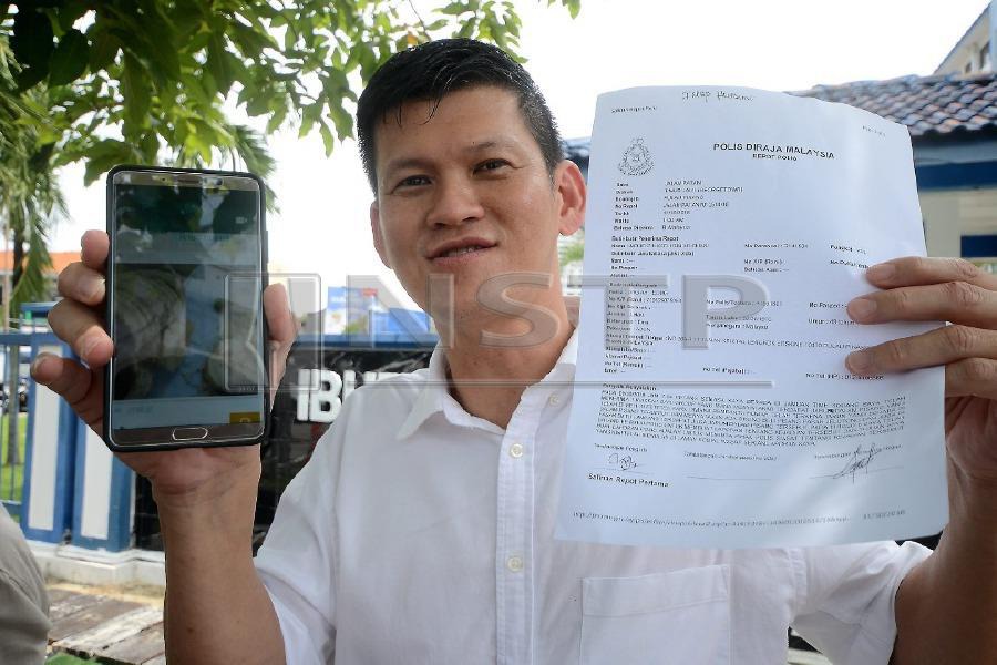 Batu Lanchang assemblyman Ong Ah Teong, showing a police report he lodged earlier at George Town, Penang today. Pix by Shahnaz Fazlie Shahrizal