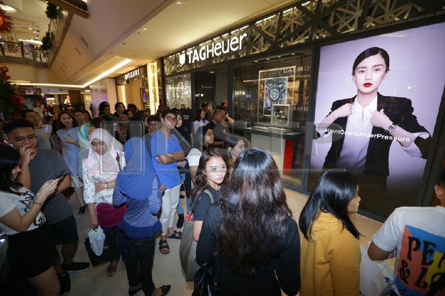 Gardens Mall buzzing with fans of Bella Hadid