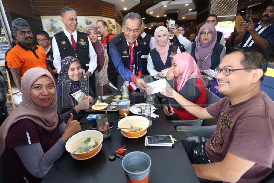 Dr Dzulkefly was speaking on the sidelines of a press conference in Bandar Permaisuri Cheras here today, on the first day of the no-smoking ruling coming into effect. Pic by NSTP/MOHAMAD SHAHRIL BADRI SAALI