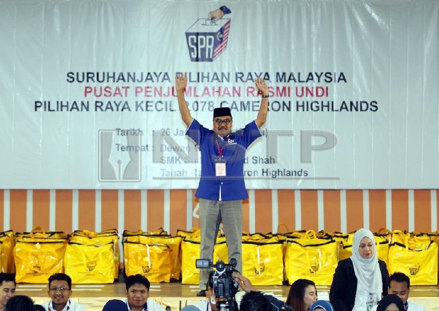 Barisan Nasional (BN) officially retains the seat with a 3,238-vote majority via its candidate Ramli Mohd Nor. NSTP/FARIZUL HAFIZ AWANG