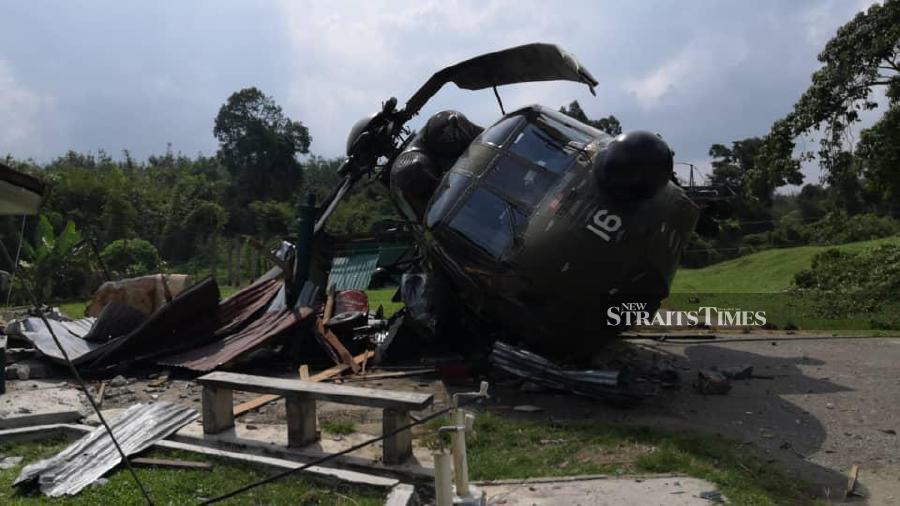 A total of four helicopter crew and 11 personnel from the Armed Forces were slightly injured when the Nuri helicopter they were riding in had to make an emergency landing at Gubir Camp. - NSTP/ Courtesy of TUDM