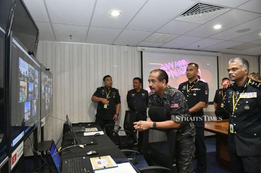 Inspector-General of Police Tan Sri Razarudin Husain extended his compliments and appreciation to the public who have been carrying out their duty peacefully without flouting any of the laws or disrupting public safety. - NSTP pic