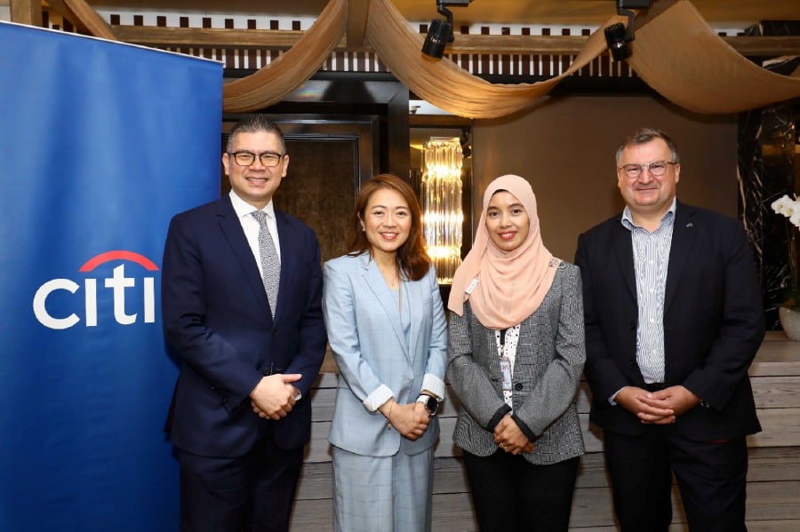 (L-R) Citi Malaysia Head of Treasury and Trade Solutions, Abdul Jalil Jalaludin; Citi Malaysia Head of Corporate Banking, Zuliana Tann; Deputy Director, Transport Technology Division of MIDA, Sudiana Muhamad Nawati; and Citi TTS Sales Sector Head for Industrial Sector, Vincent Couche, during the panel session.