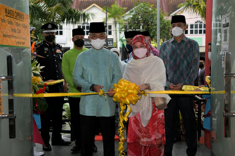 King, Queen grace opening of YASA haemodialysis centre in Pekan