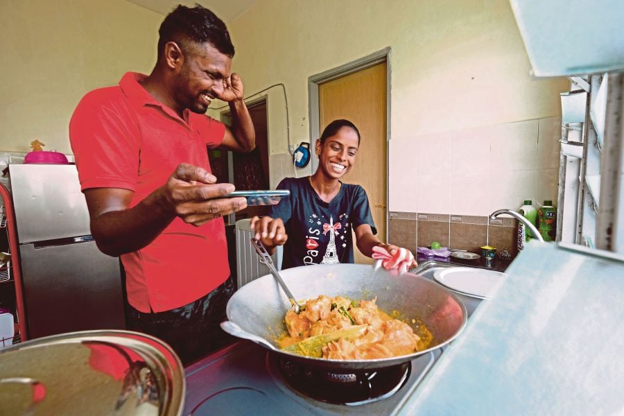 Picture taken on 08 May 2020, showsYoutuber, S.Pavithra, 28, (right) with her husband M. Sugu, 29, cheerful while filming a video of the Nasi Beriani menu. - BERNAMA Pic