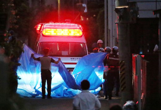 An ambulance arrives to transport a suspect who shot himself in the abdomen after a standoff with police in Wakayama, western Japan, on August 31, 2016.Japanese gunman Yasuhide Mizobata, accused of shooting dead a construction worker and wounding three others was taken into custody on August 31 following a long and tense standoff with police, news reports said. AFP PHOTO / JIJI PRESS 