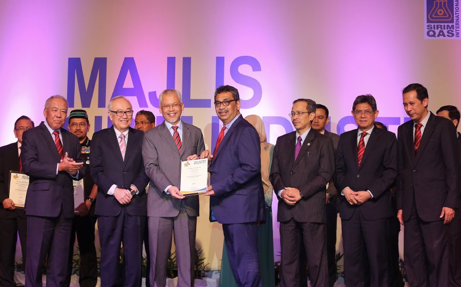 Eleven organisations including Yayasan Pahang have been awarded a certificate of appreciation in conjunction with the launch of SIRIM QAS International's Anti-Bribery Management System Certification Scheme. Pic by NSTP/LUQMAN HAKIM ZUBIR