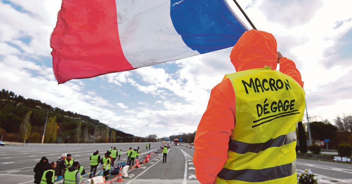 Macron Urged To Act After 'yellow Vest' Protests Hit France | New ...