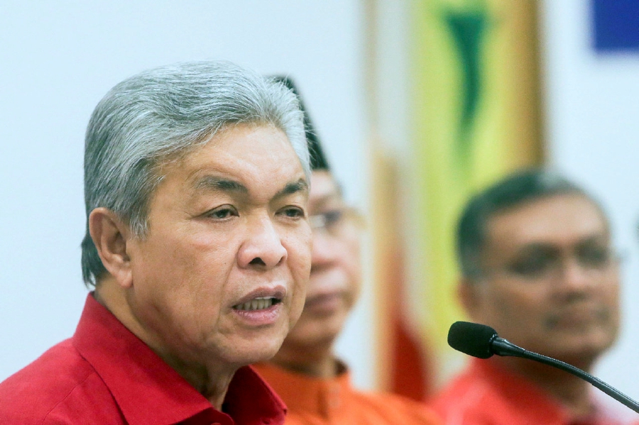 Umno president Datuk Seri Ahmad Zahid Hamidi rained fire on the party's two former stalwarts for quitting, as support for the country’s largest Malay political organisation continues to decline. File photo by: Hafiz Sohaimi