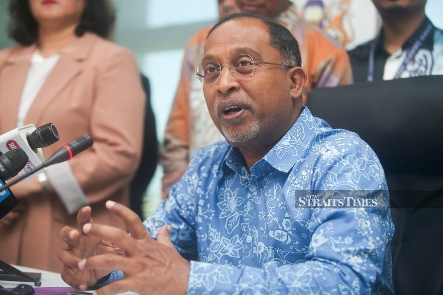 Higher Education Minister Datuk Seri Dr Zambry Abd Kadir says there is a worrying upward trend of HIV infections among tertiary students in Malaysia. NSTP file pic