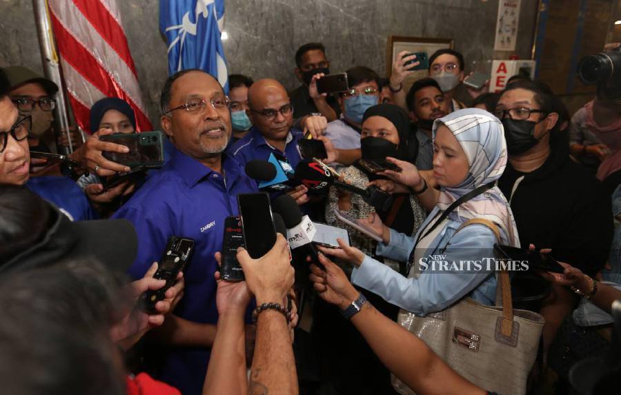 BN secretary-general Datuk Seri Dr Zambry Abdul Kadir said the matter was among the things discussed at the BN supreme council meeting tonight. - NSTP/MOHAMAD SHAHRIL BADRI SAALI
