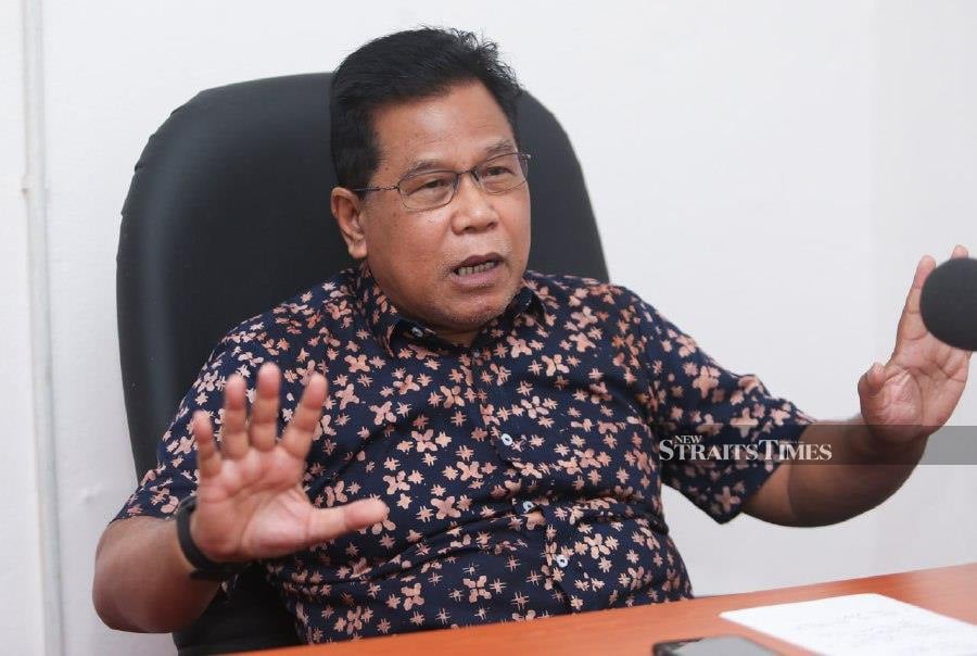 Jeli Member of Parliament Zahari Kechik said he will remain as an independent MP under the unity government until the next 16th General Election. File pic