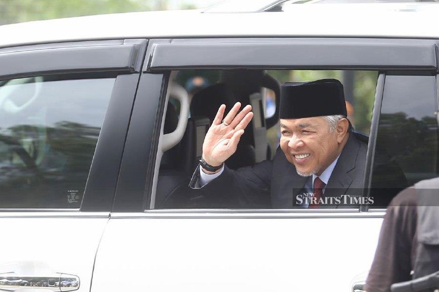 BN chairman Datuk Seri Dr Ahmad Zahid Hamidi said although some may say that it is a risky move by the new prime minister, it is a democratic process that have to be passed through and BN will continue to support it as a sign of upholding the decree by the Yang di-Pertuan Agong regarding the formation of the new government. - NSTP/AIZUDDIN SAAD