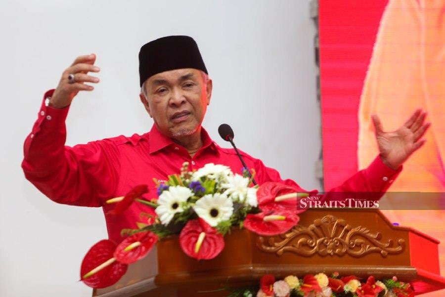 Umno president Datuk Seri Dr Ahmad Zahid Hamidi said that former members who were sacked from the party are free to join other parties. — NSTP/NIK ABDULLAH OMAR