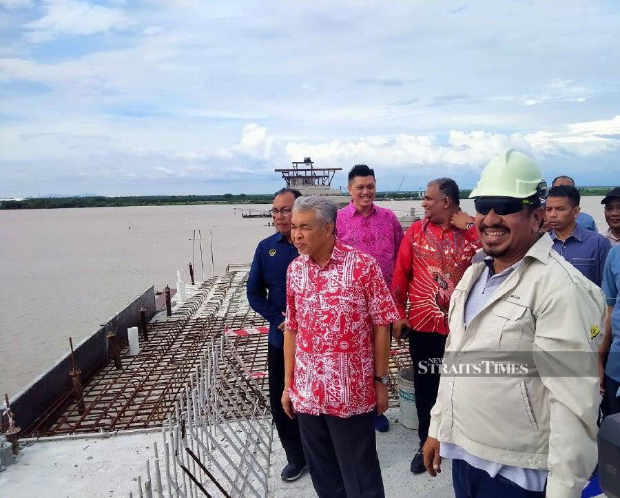Datuk Seri Dr Ahmad Zahid Hamidi visiting the construction site of the Bagan Datuk - Kampung Sejagop bridge here today.  - NSTP/MUHAMAD LOKMAN KHAIRI.