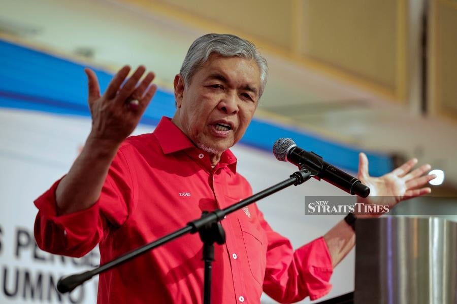 Umno president Datuk Seri Dr Ahmad Zahid Hamidi has advised campaign managers and agents of candidates contesting in the party election to comply with the guidelines. - Bernama pic