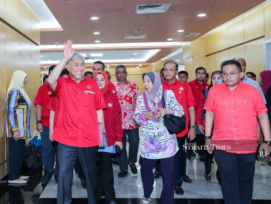 Umno has denied rumours of a movement to overthrow President Datuk Seri Dr Ahmad Zahid Hamidi, allegedly orchestrated by the party’s division chiefs. - NSTP/ASWADI ALIAS