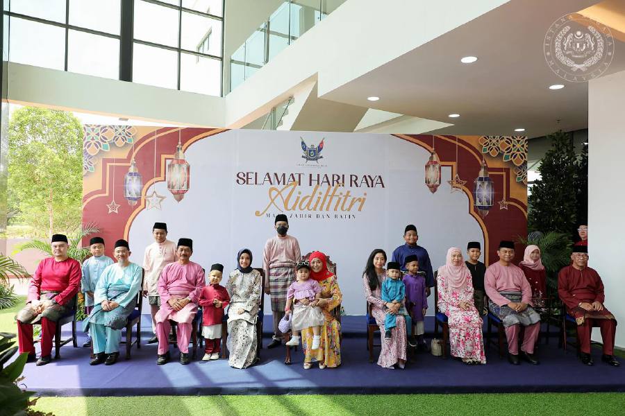 Her Majesty Raja Zarith Sofiah, Queen of Malaysia attends the Cancer Warriors’ Hari Raya Aidilfitri celebration. Also present is Tunku Tun Aminah Sultan Ibrahim. - Pic credit Facebook officialsultanibrahim