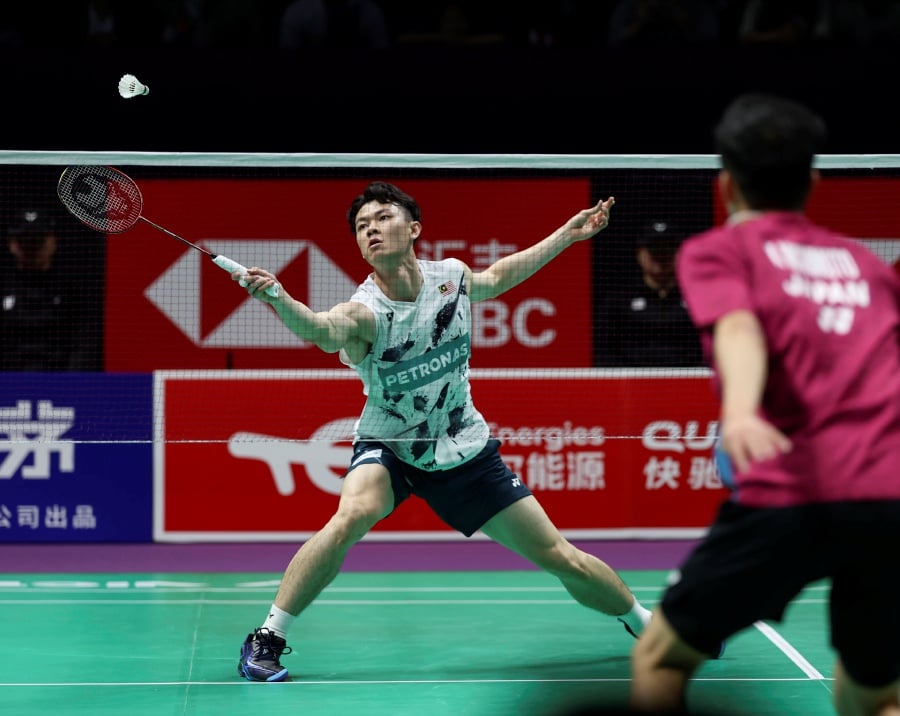 World No. 10 Lee Zii Jia attributed his dominant win against Kenta Nishimoto in Thursday's Thomas Cup quarter-finals to his ability to handle pressure as Malaysia's first singles. - Bernama pic