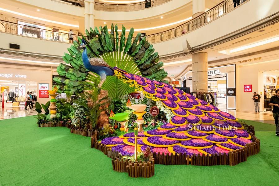 A majestic seven-foot-tall peacocks with 32-foot-long flowing, illuminated interactive tails grace the area around the centrepiece at Suria KLCC.