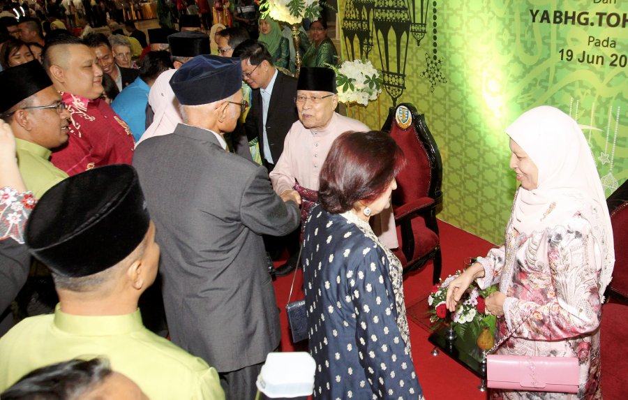 Thousands Throng Penang Governor's Raya Open House | New Straits Times ...