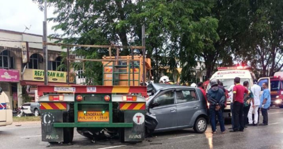 Teacher Killed In Crash On Way To School | New Straits Times