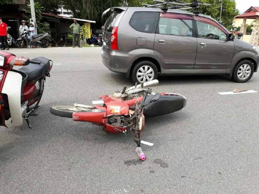 Ferrari-motorcycle crash leaves two injured | New Straits Times ...