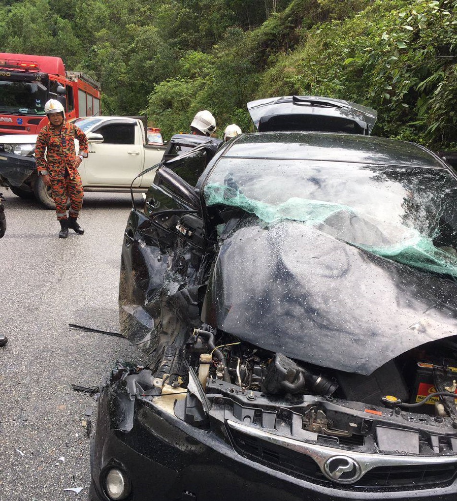 Eight members of a family were injured when their vehicle collided head on with another car at Km26 of Jalan Simpang Pulai-Cameron Highlands, this morning. - Pic courtesy of Bomba