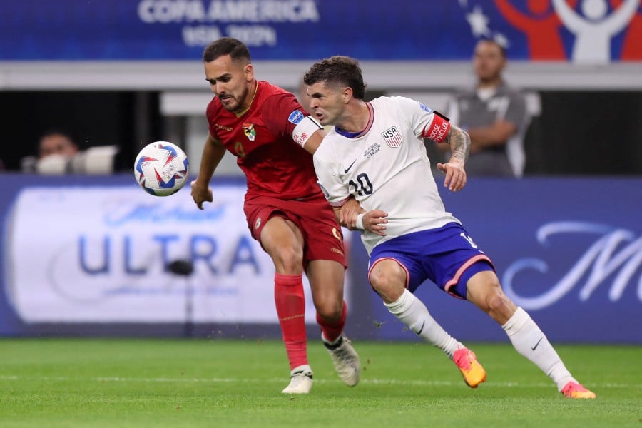 Luis Haquin of Bolivia challenges for the ball with Christian Pulisic of United States during the CONMEBOL Copa America 2024 Group C match between United States and Bolivia at AT&T Stadium on June 23, 2024 in Arlington, Texas. -- Getty Images/AFP 