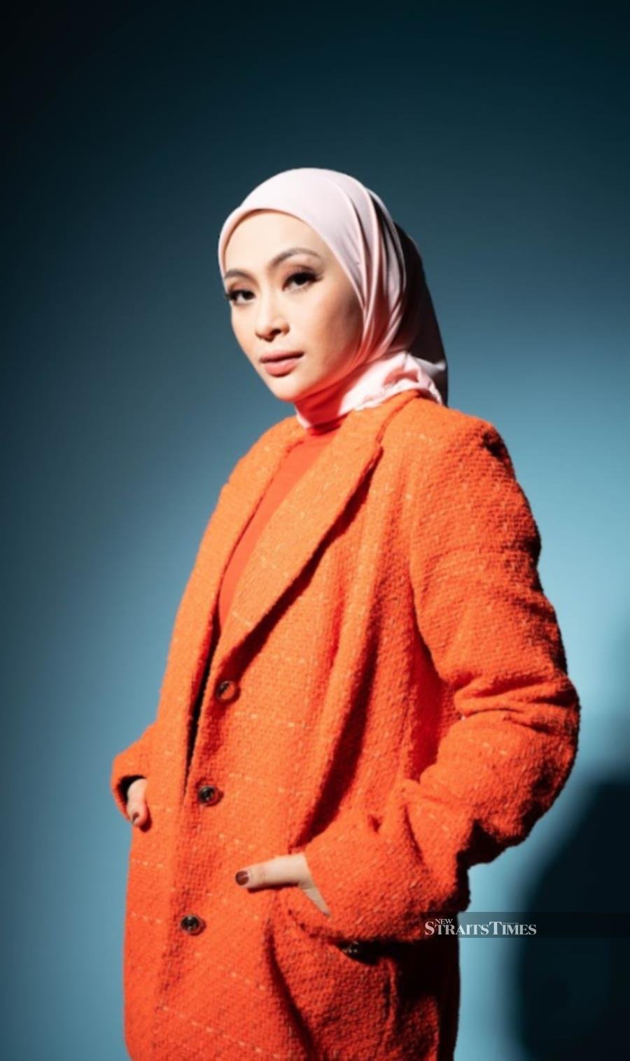 Adira Suhaimi sings Kasih, the theme song of Memoir Seorang Guru (Nova Music)