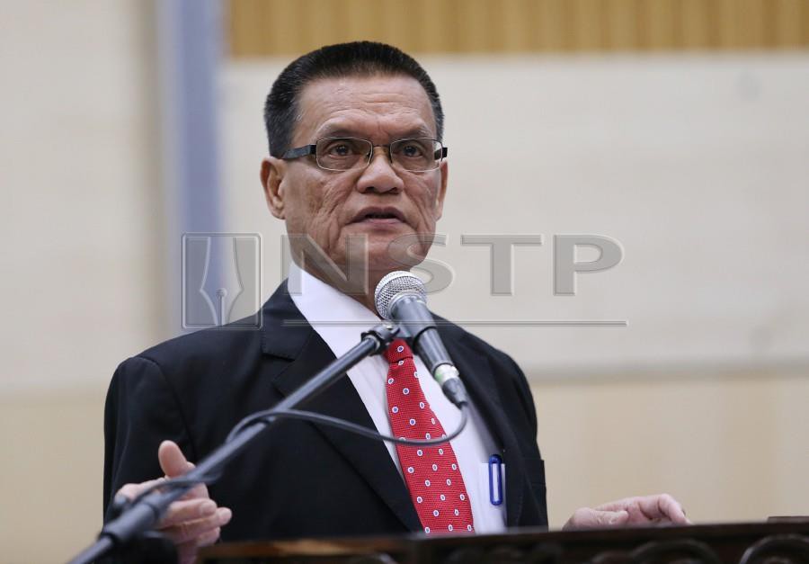 Pahang Umno MPs, assemblymen would follow me if I quit ...