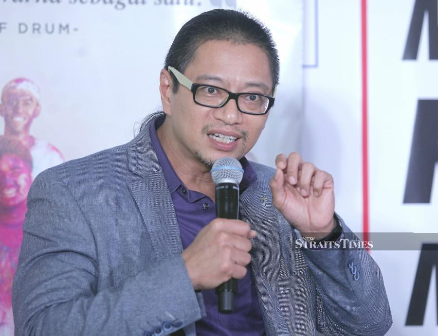 (File pic) EC deputy chairman Dr Azmi Sharom said the commission would weigh in on the suggestion once it is invited do to so. (NSTP/NIK HARIFF HASSAN)