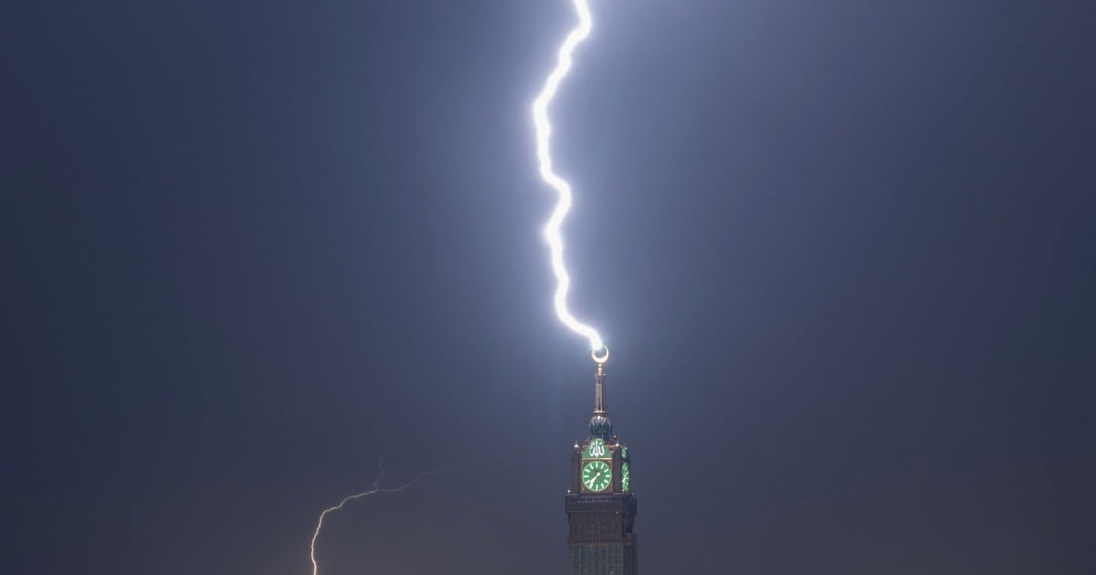 Saudi storm brings lightning, fierce winds to Makkah | New Straits Times