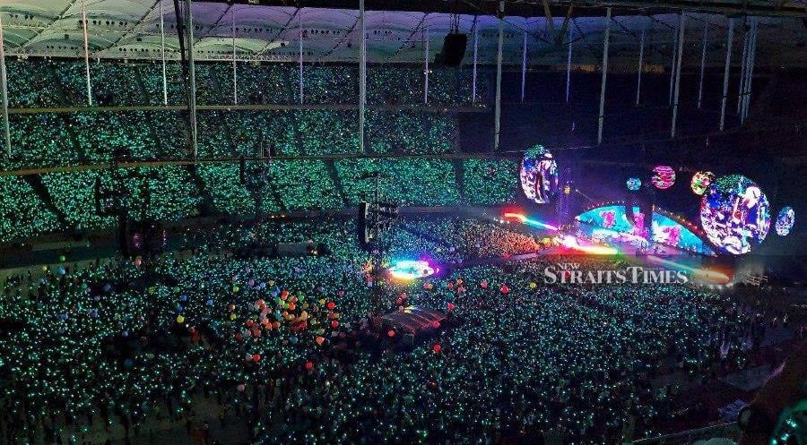 Coldplay entertained their fans with a total of 26 songs.- NSTP/Amalia Azmi