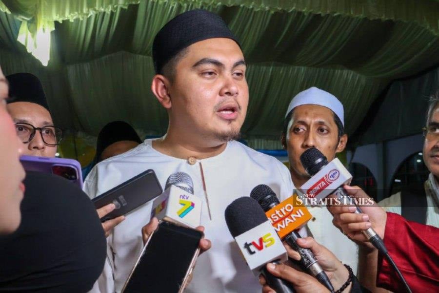 Dr Muhamad Akmal Saleh speaking to media after the Santunan Kasih Ramadan event at Masjid Al-Amin Simpang Tiga. -NSTP/DANIAL SAAD
