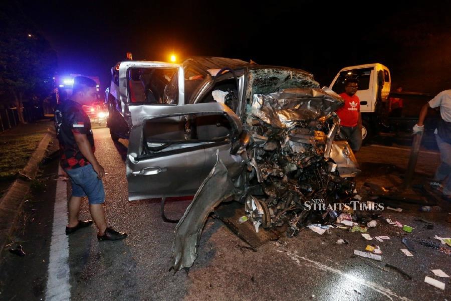 Six Killed One Hurt In Horrific Three Vehicle Collision In