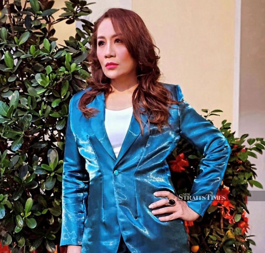 Amelina Sharipuddin has told Bella Astillah to be "stern and assertive", and not allow certain individuals to take advantage of her (Instagram amelinaamirsharipuddin)