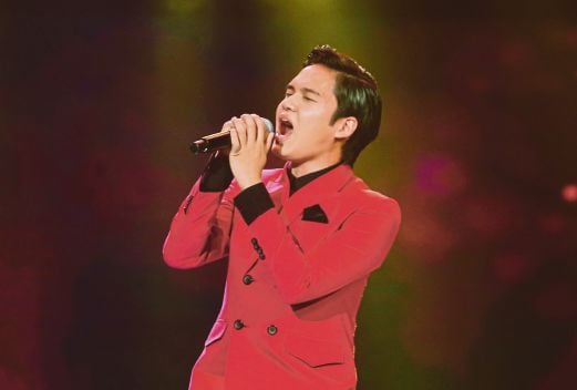 Showbiz Amir Masdi Wins Akademi Fantasia 2016