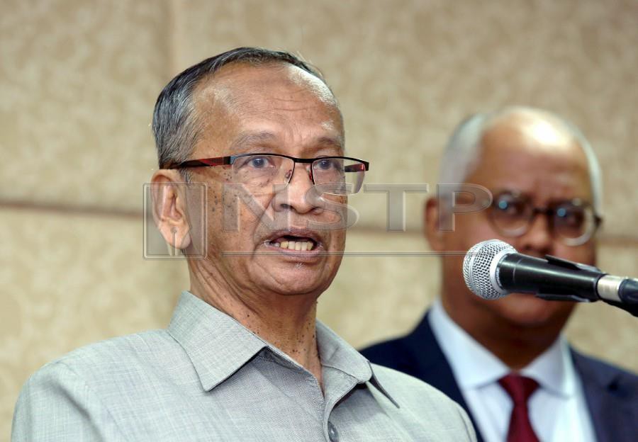 (File pix) Former auditor general Tan Sri Ambrin Buang is expected to reveal who ordered changes to 1MDB audit report tomorrow. NSTP/ Ahmad Irham Mohd Noor. 