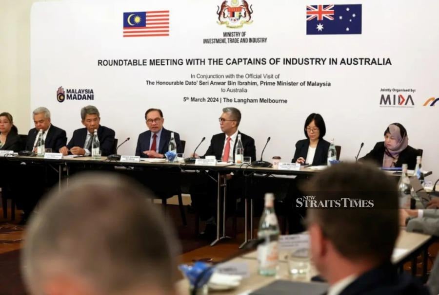 Prime Minister Datuk Seri Anwar Ibrahim delivering his keynote adress during a roundtable meeting with captains of industry in Australia on Tuesday. Also present are Minister of Investment, Trade and Industry Tengku Datuk Seri Zafrul Tengku Abdul Aziz and Foreign Minister Datuk Seri Mohamad Hasan. - Bernama