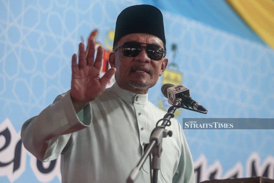 Prime Minister Datuk Seri Anwar Ibrahim has invited the public to attend the Hari Raya Aidilfitri feast at Masjid Bandar Utama Batang Kali, Hulu Selangor at noon tomorrow. - NSTP/DANIAL SAAD