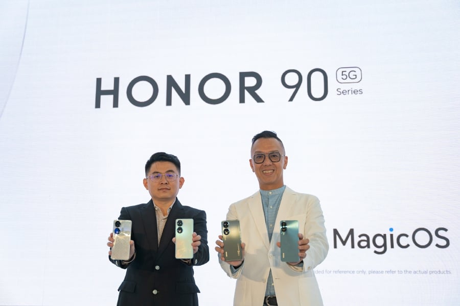 Honor Malaysia country director Justin Li (left) and Honor Malaysia deputy country director Matthew Ng during the launch of the Honor 90 Series at Sentul Pavilion in KL last night.
