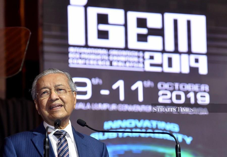 Tun Dr Mahathir Mohamad said although Utusan Melayu, which publishes Utusan Malaysia and Kosmo! newspapers would cease operations, there is still hope. (BERNAMA)