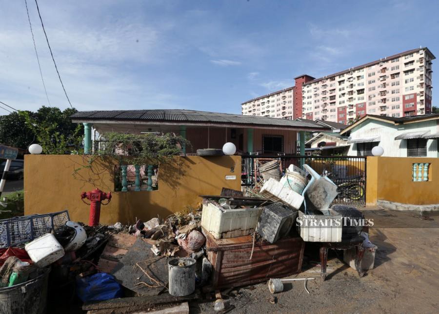 Some of the items damaged following the flood in Kampung Lembah Jaya Utara, Bukit Belacan, Ampang. - NSTP/MOHAMAD SHAHRIL BADRI SAALI