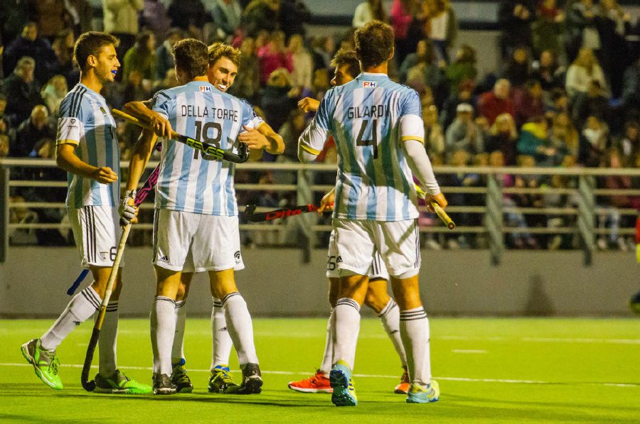 Argentine players celebrate as they defeated Malaysia 2-1 at the Panamericano de Mar del Plata stadium in Buenos Aires. Pic source: Facebook/argfieldhockey