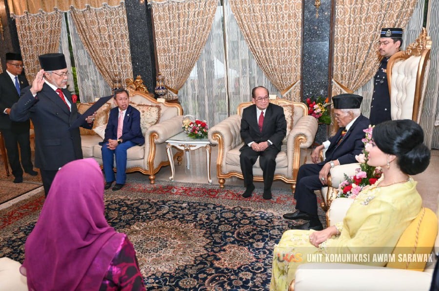 The Speaker of the Sarawak State Legislative Assembly, Tan Sri Mohamad Asfia Awang Nassar, was sworn in as the Acting Yang di-Pertua of Sarawak effective from last night until Sept 17.- BERNAMA Pic