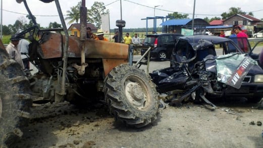 Man Dies, Wife And Children Injured In Tractor Accident | New Straits ...