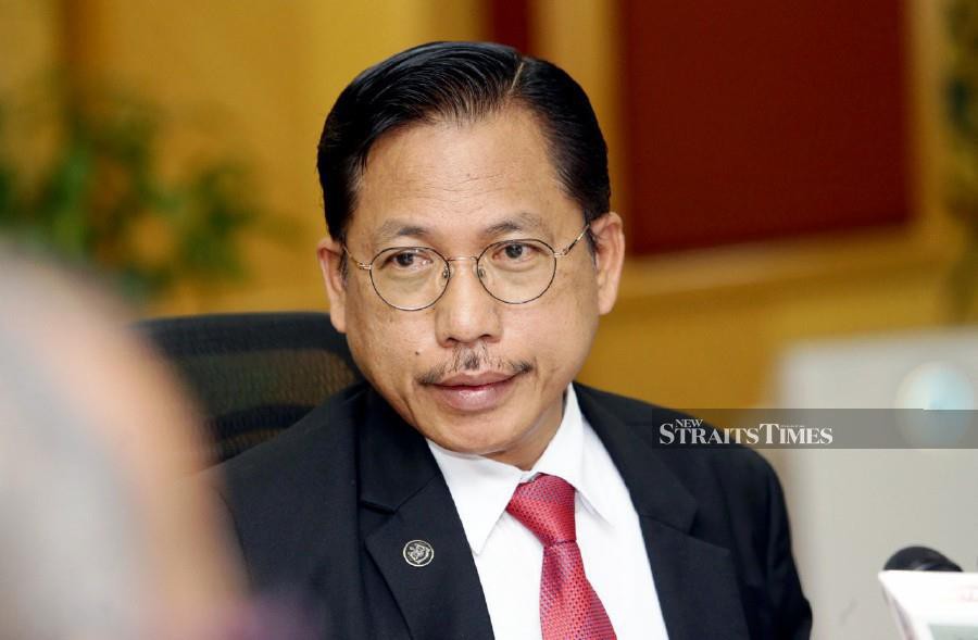 Education director-general Azman Adnan said the SPM certificate requirements starting from 2013 stipulate that candidates must pass two subjects, namely Bahasa Melayu and History to get their SPM certificate. Pic by NSTP/MOHD FADLI HAMZAH
