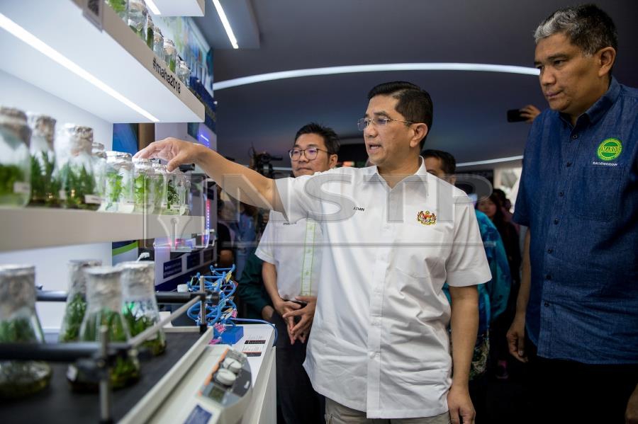 Parti Keadilan Rakyat (PKR) deputy president Datuk Seri Mohamed Azmin Ali at the Agro International Agriculture, Horticulture and Tourism Exhibition (MAHA) 2018 at the Malaysian Agricultural Expo Park (MAEPS) here today. BERNAMA
