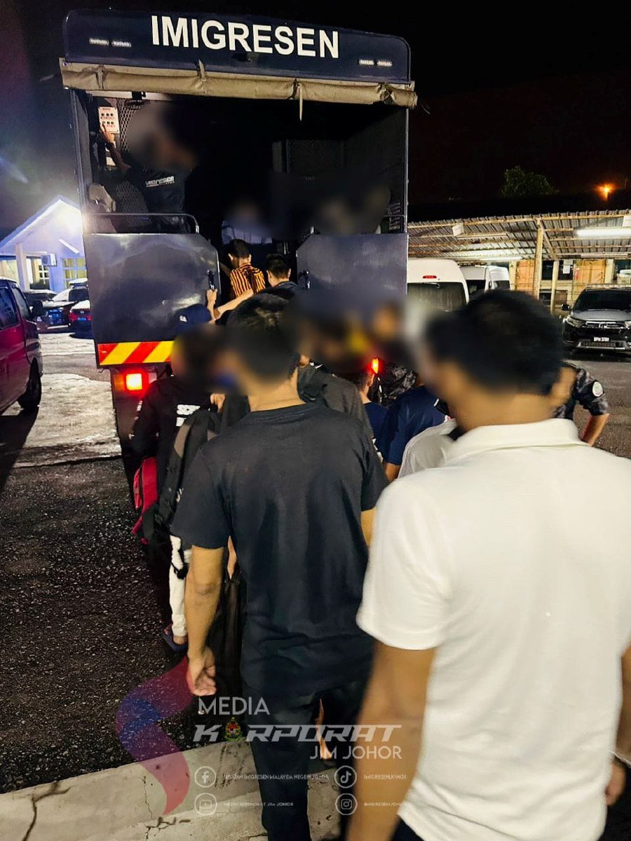 Detainees held at the Pekan Nenas Immigration Depot return home to their respective countries.- Courtesy pic (Johor Immigration Dept) 
